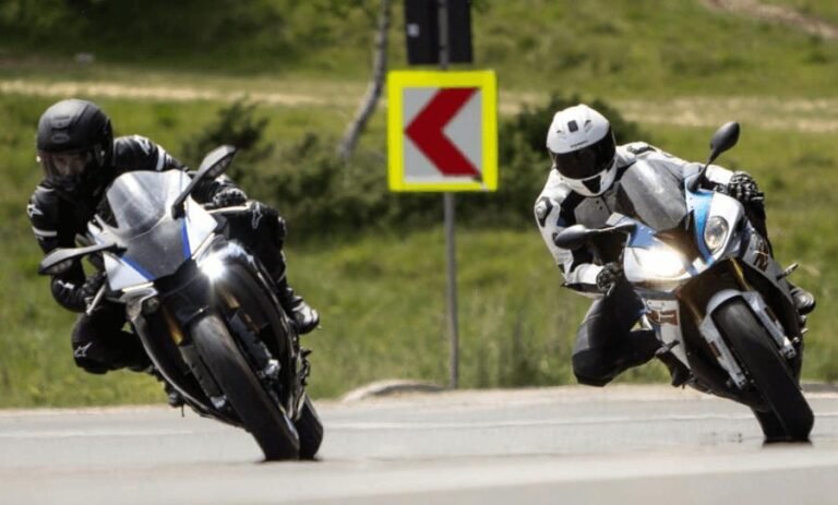 R1 vs. S1000RR – which is the fasters superbike