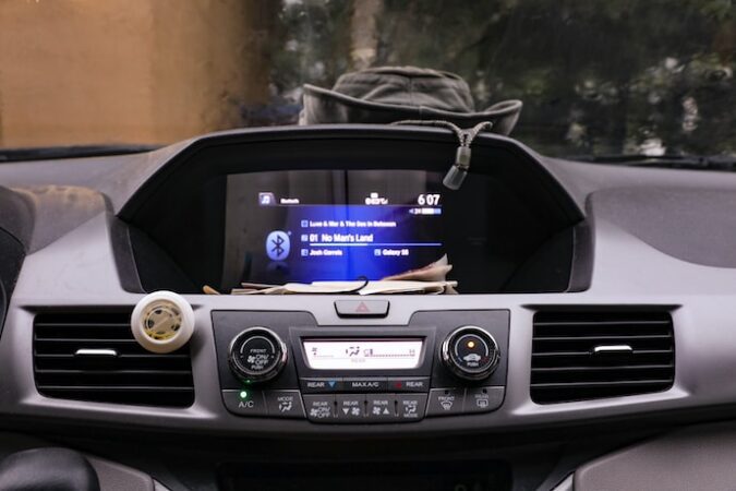 black and silver car stereo